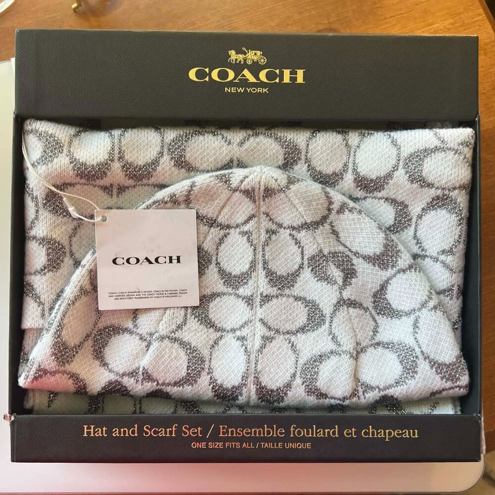BNWT Coach Wool Blend Hat and Scarf Gift Set in Chalk and Silver